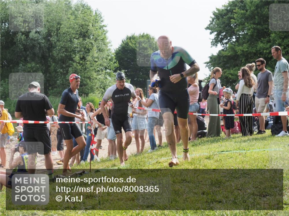 15.06.2025 - 27. Vierlanden-Triathlon KatJ http://msf.ph/oto/8008365 15.06.2025 10:06:48 Schwimmen 367, 386, 388, 396, 423, 440, 441, 457 meine-sportfotos.de