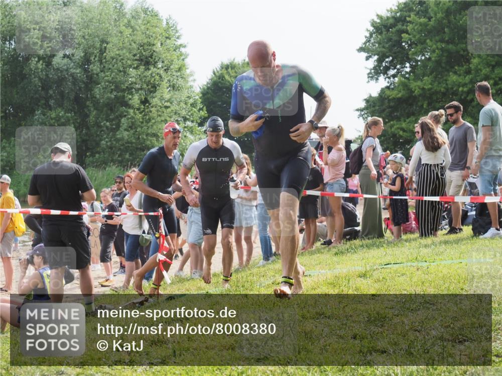 15.06.2025 - 27. Vierlanden-Triathlon KatJ http://msf.ph/oto/8008380 15.06.2025 10:06:48 Schwimmen 367, 386, 388, 396, 423, 440, 441, 457 meine-sportfotos.de