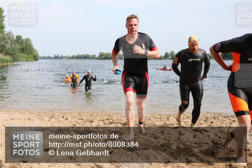 15.06.2025 - 27. Vierlanden-Triathlon Lena Gebhardt http://msf.ph/oto/8008384 15.06.2025 10:05:56 Schwimmen 362, 372, 410, 435, 442, 458 meine-sportfotos.de