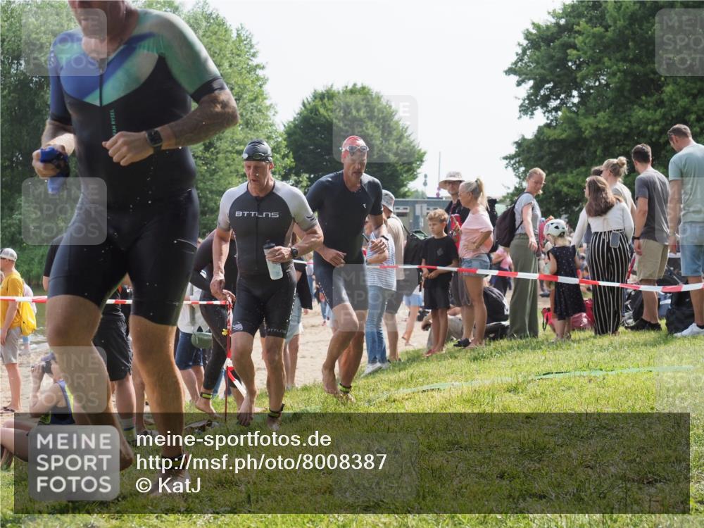 15.06.2025 - 27. Vierlanden-Triathlon KatJ http://msf.ph/oto/8008387 15.06.2025 10:06:49 Schwimmen 367, 386, 388, 396, 423, 441, 457 meine-sportfotos.de