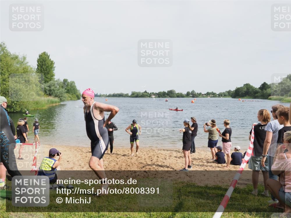 21.06.2025 - 27. Vierlanden-Triathlon MichiJ http://msf.ph/oto/8008391 15.06.2026 10:08:39 Schwimmen 380, 387, 437, 454, 469 meine-sportfotos.de