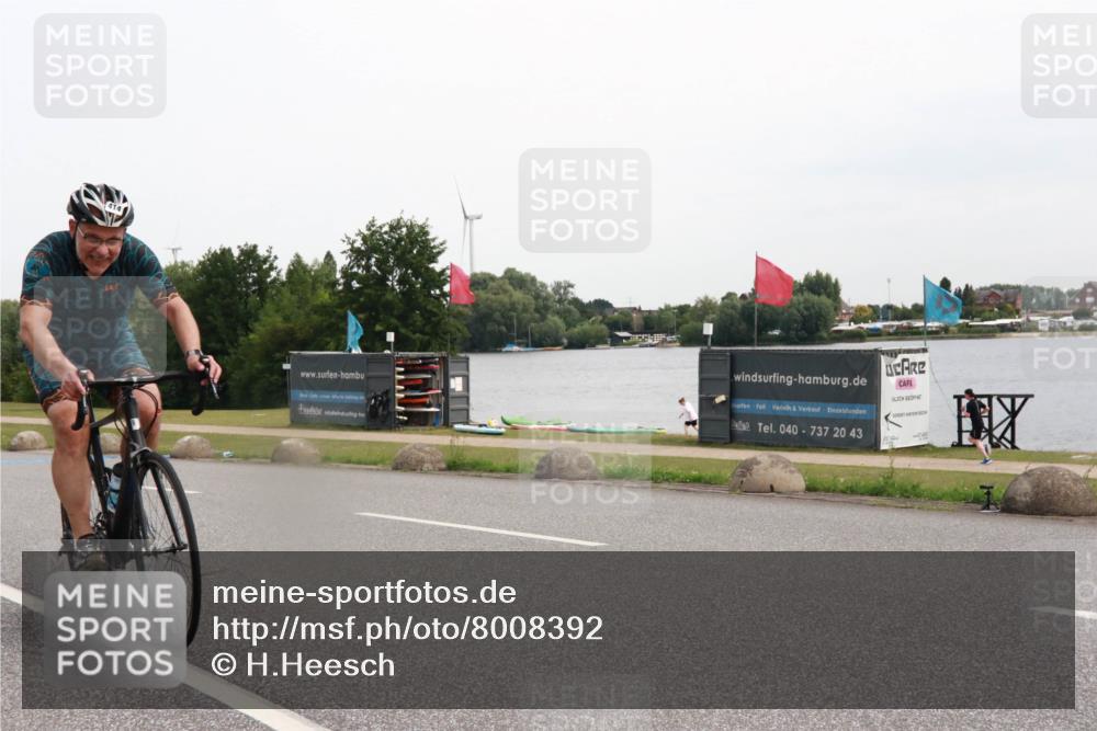 15.06.2025 - 27. Vierlanden-Triathlon H.Heesch http://msf.ph/oto/8008392 15.06.2025 10:47:36 Radfahren 228, 410, 414 meine-sportfotos.de