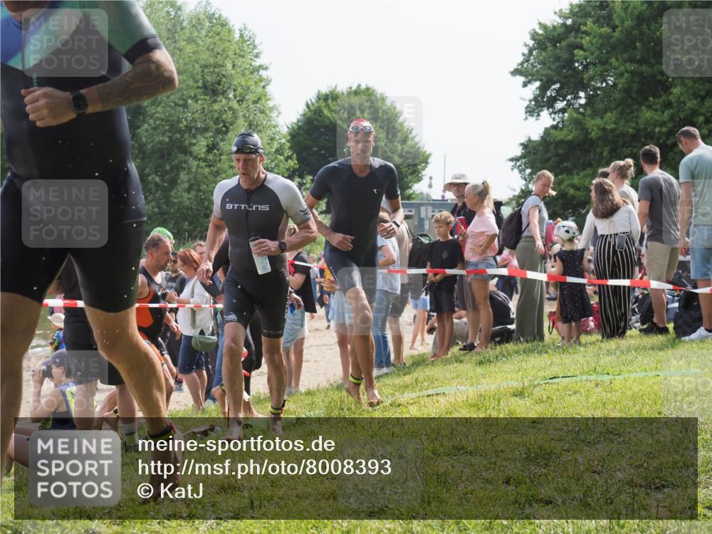 15.06.2025 - 27. Vierlanden-Triathlon KatJ http://msf.ph/oto/8008393 15.06.2025 10:06:49 Schwimmen 367, 386, 388, 396, 423, 441, 457 meine-sportfotos.de