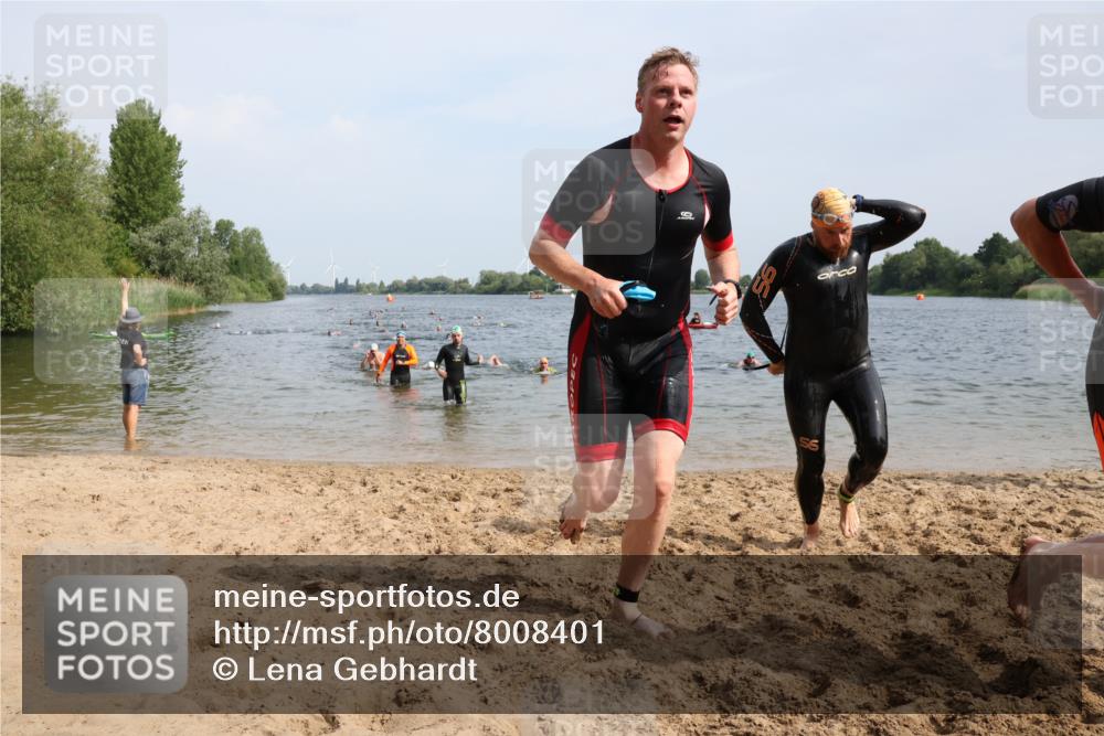 15.06.2025 - 27. Vierlanden-Triathlon Lena Gebhardt http://msf.ph/oto/8008401 15.06.2025 10:05:56 Schwimmen 362, 372, 410, 435, 442, 458 meine-sportfotos.de
