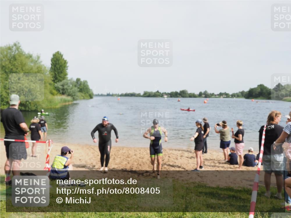 21.06.2025 - 27. Vierlanden-Triathlon MichiJ http://msf.ph/oto/8008405 15.06.2026 10:08:41 Schwimmen 380, 387, 437, 454, 469 meine-sportfotos.de