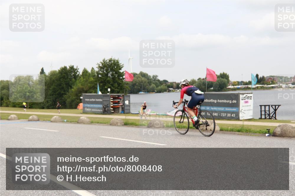 21.06.2025 - 27. Vierlanden-Triathlon H.Heesch http://msf.ph/oto/8008408 15.06.2025 12:16:30 Radfahren 895 meine-sportfotos.de