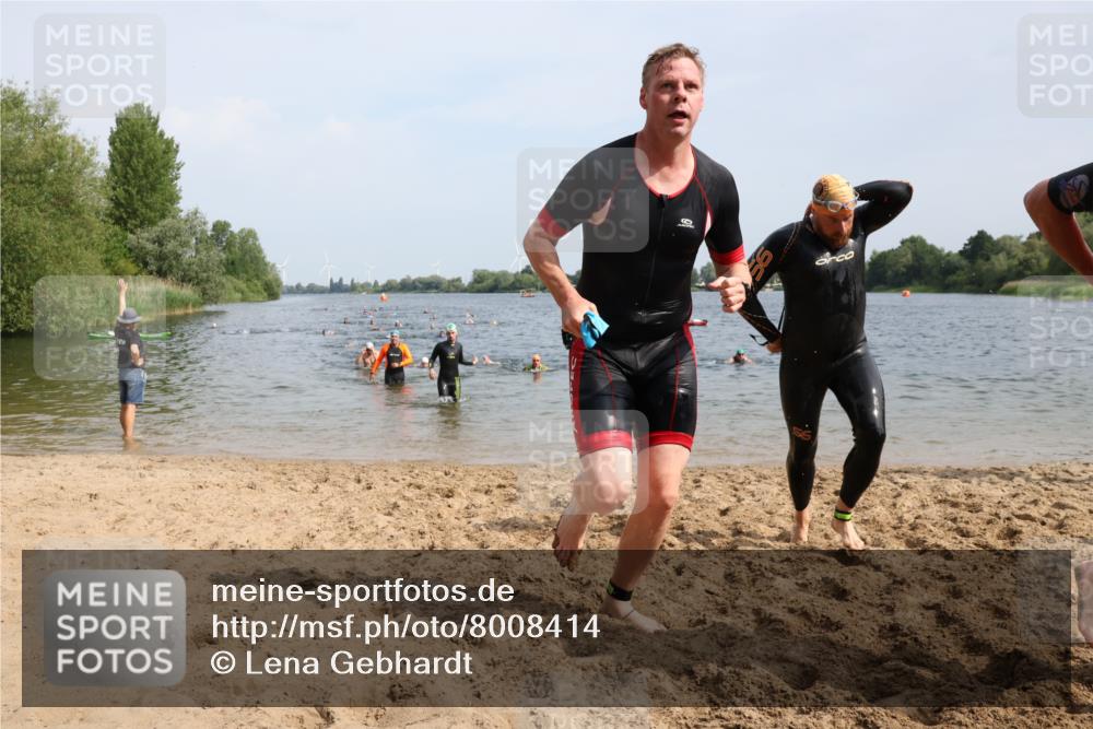 15.06.2025 - 27. Vierlanden-Triathlon Lena Gebhardt http://msf.ph/oto/8008414 15.06.2025 10:05:57 Schwimmen 362, 372, 410, 435, 442, 448, 458 meine-sportfotos.de