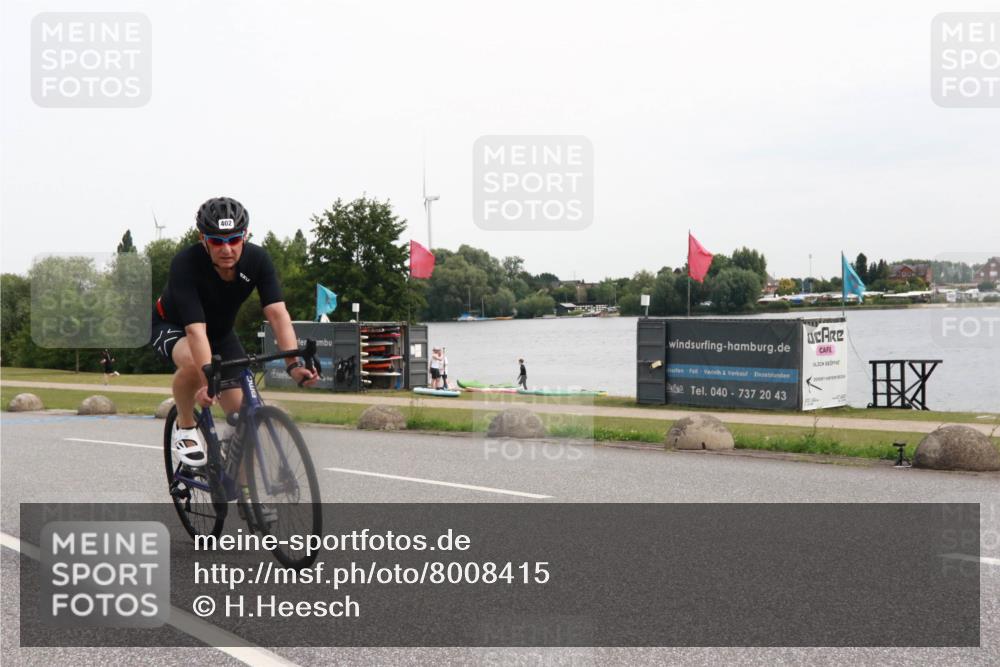 15.06.2025 - 27. Vierlanden-Triathlon H.Heesch http://msf.ph/oto/8008415 15.06.2025 10:47:48 Radfahren 396, 402 meine-sportfotos.de