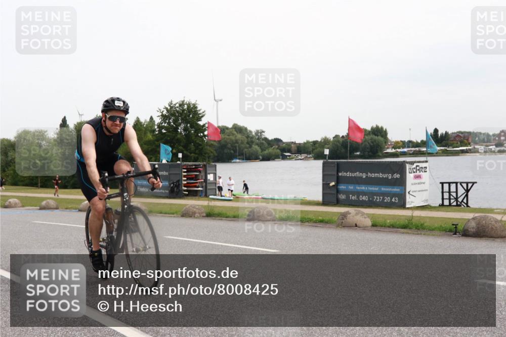 15.06.2025 - 27. Vierlanden-Triathlon H.Heesch http://msf.ph/oto/8008425 15.06.2025 10:47:51 Radfahren 396, 402, 1397 meine-sportfotos.de