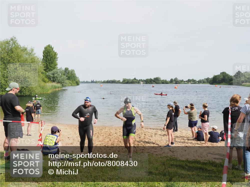 21.06.2025 - 27. Vierlanden-Triathlon MichiJ http://msf.ph/oto/8008430 15.06.2026 10:08:42 Schwimmen 380, 387, 437, 454, 469 meine-sportfotos.de