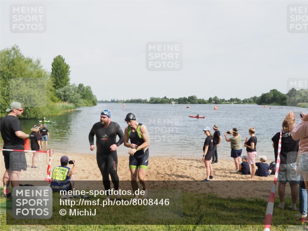 21.06.2025 - 27. Vierlanden-Triathlon MichiJ http://msf.ph/oto/8008446 15.06.2026 10:08:42 Schwimmen 380, 387, 437, 454, 469 meine-sportfotos.de