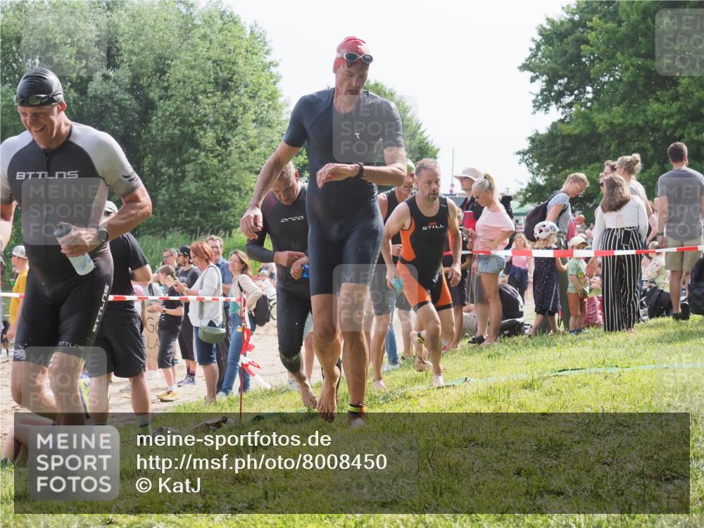 15.06.2025 - 27. Vierlanden-Triathlon KatJ http://msf.ph/oto/8008450 15.06.2025 10:06:51 Schwimmen 367, 386, 388, 396, 423, 441, 457 meine-sportfotos.de