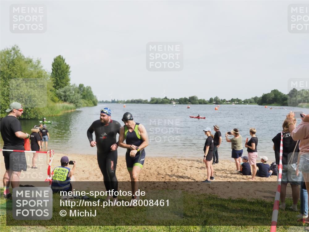 21.06.2025 - 27. Vierlanden-Triathlon MichiJ http://msf.ph/oto/8008461 15.06.2026 10:08:43 Schwimmen 380, 387, 437, 454 meine-sportfotos.de