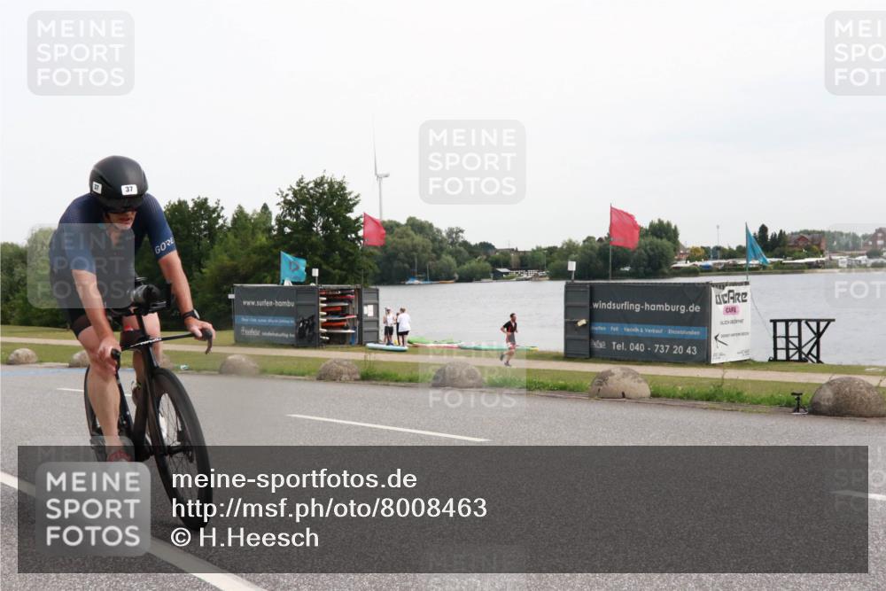15.06.2025 - 27. Vierlanden-Triathlon H.Heesch http://msf.ph/oto/8008463 15.06.2025 10:47:58 Radfahren 27, 37, 168, 172, 1397 meine-sportfotos.de