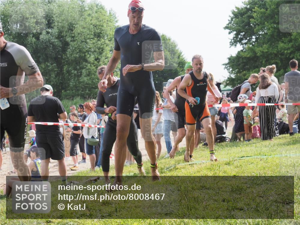 15.06.2025 - 27. Vierlanden-Triathlon KatJ http://msf.ph/oto/8008467 15.06.2025 10:06:51 Schwimmen 367, 386, 388, 396, 423, 441, 457 meine-sportfotos.de