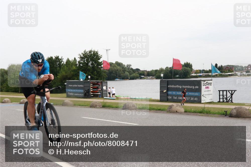 15.06.2025 - 27. Vierlanden-Triathlon H.Heesch http://msf.ph/oto/8008471 15.06.2025 10:47:59 Radfahren 27, 37, 168, 172 meine-sportfotos.de