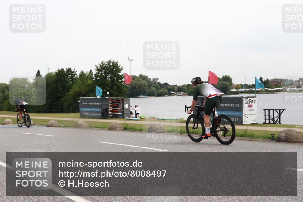 15.06.2025 - 27. Vierlanden-Triathlon H.Heesch http://msf.ph/oto/8008497 15.06.2025 10:48:03 Radfahren 27, 37, 109 meine-sportfotos.de
