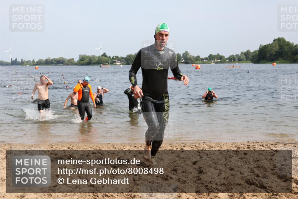 15.06.2025 - 27. Vierlanden-Triathlon Lena Gebhardt http://msf.ph/oto/8008498 15.06.2025 10:06:03 Schwimmen 362, 369, 372, 381, 410, 418, 448, 455, 458 meine-sportfotos.de