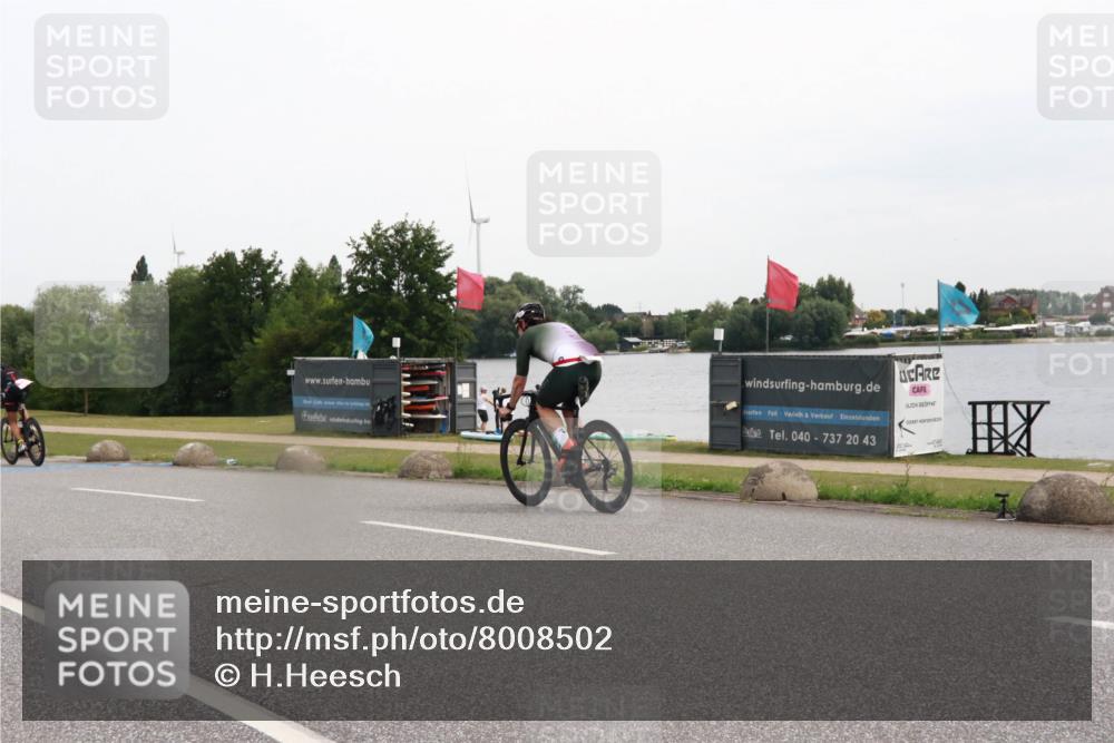 15.06.2025 - 27. Vierlanden-Triathlon H.Heesch http://msf.ph/oto/8008502 15.06.2025 10:48:03 Radfahren 27, 37, 109 meine-sportfotos.de