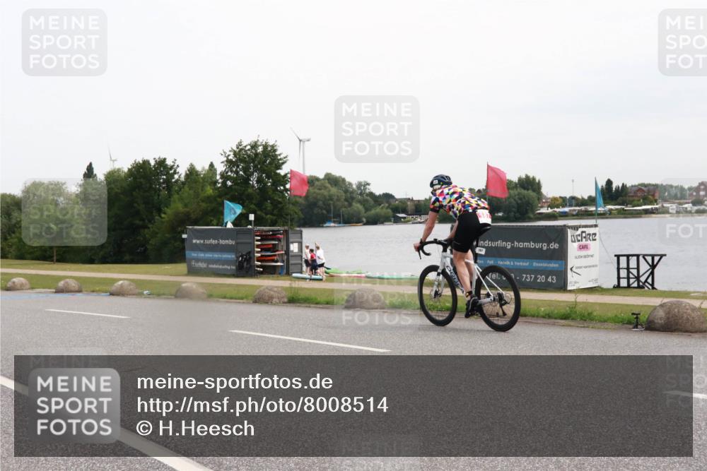 15.06.2025 - 27. Vierlanden-Triathlon H.Heesch http://msf.ph/oto/8008514 15.06.2025 10:48:10 Radfahren 109, 142, 187 meine-sportfotos.de