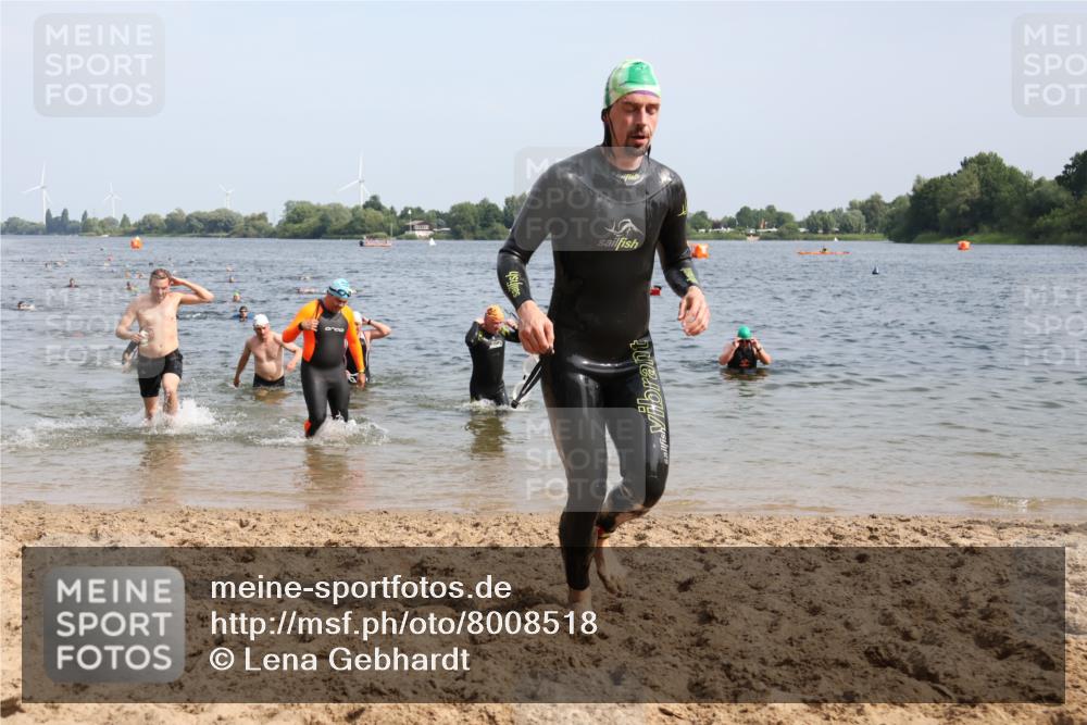 15.06.2025 - 27. Vierlanden-Triathlon Lena Gebhardt http://msf.ph/oto/8008518 15.06.2025 10:06:03 Schwimmen 362, 369, 372, 381, 410, 418, 448, 455, 458 meine-sportfotos.de