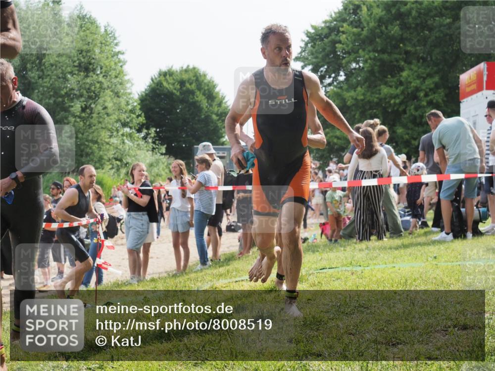 15.06.2025 - 27. Vierlanden-Triathlon KatJ http://msf.ph/oto/8008519 15.06.2025 10:06:53 Schwimmen 367, 386, 388, 396, 423, 441, 457, 467 meine-sportfotos.de