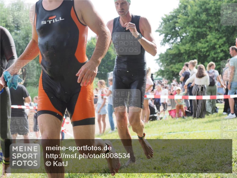 15.06.2025 - 27. Vierlanden-Triathlon KatJ http://msf.ph/oto/8008534 15.06.2025 10:06:54 Schwimmen 367, 386, 388, 396, 423, 429, 441, 457, 467 meine-sportfotos.de