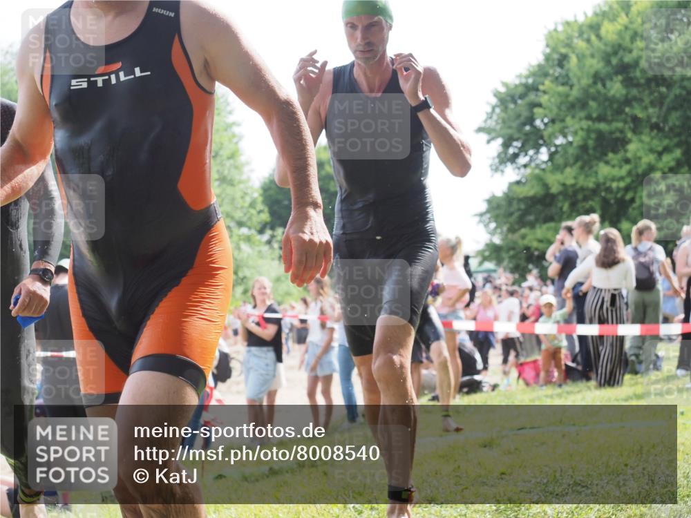 15.06.2025 - 27. Vierlanden-Triathlon KatJ http://msf.ph/oto/8008540 15.06.2025 10:06:54 Schwimmen 367, 386, 388, 396, 423, 429, 441, 457, 467 meine-sportfotos.de