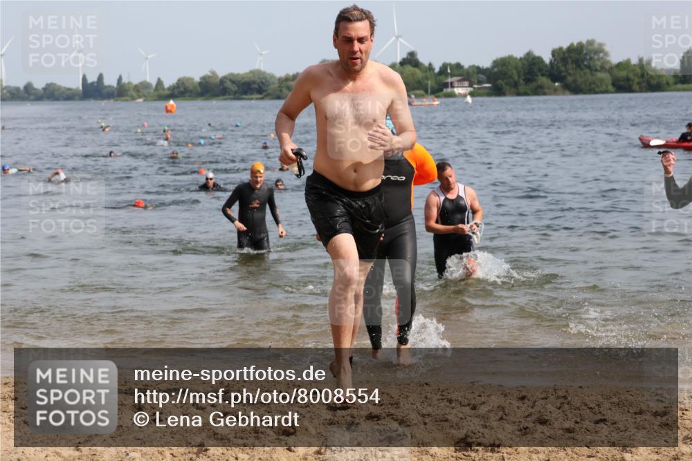 15.06.2025 - 27. Vierlanden-Triathlon Lena Gebhardt http://msf.ph/oto/8008554 15.06.2025 10:06:06 Schwimmen 362, 369, 370, 372, 381, 410, 418, 448, 455 meine-sportfotos.de