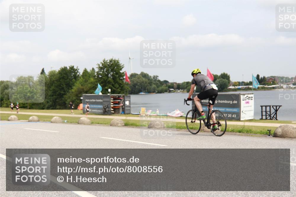 21.06.2025 - 27. Vierlanden-Triathlon H.Heesch http://msf.ph/oto/8008556 15.06.2025 12:17:07 Radfahren 691, 923 meine-sportfotos.de