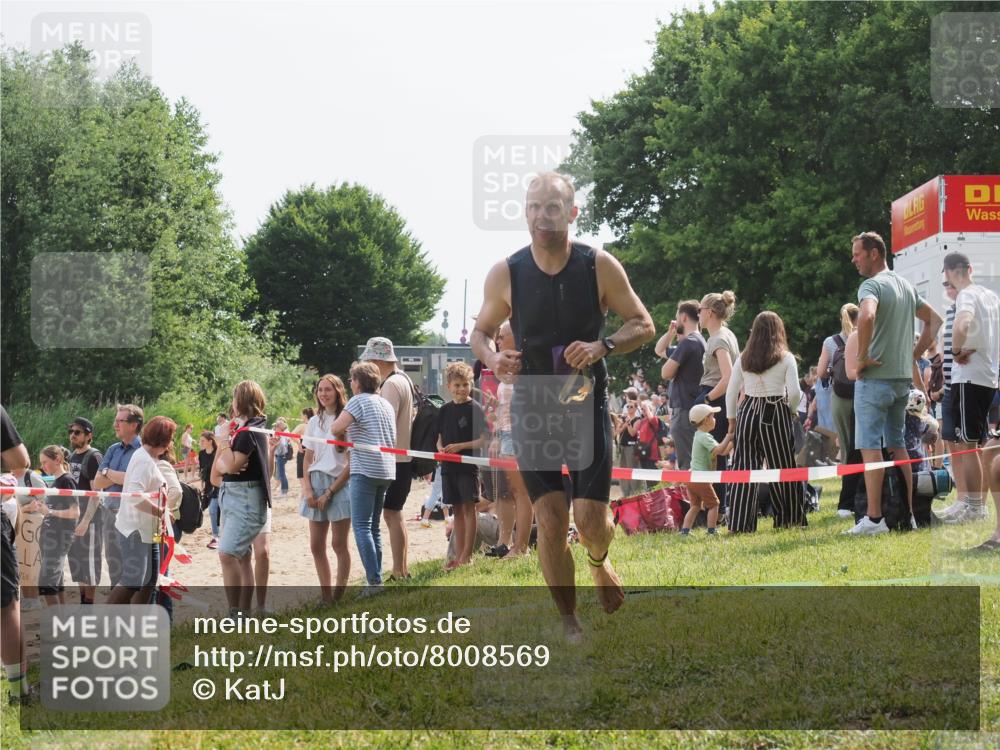 15.06.2025 - 27. Vierlanden-Triathlon KatJ http://msf.ph/oto/8008569 15.06.2025 10:06:55 Schwimmen 367, 386, 388, 396, 423, 429, 441, 457, 467 meine-sportfotos.de