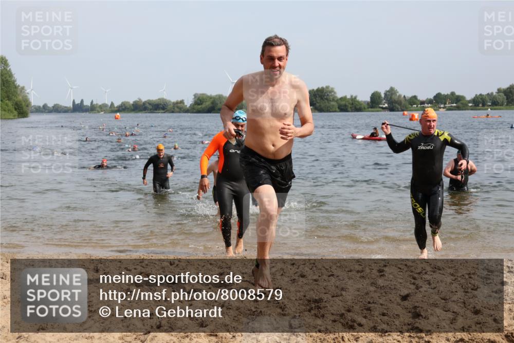 15.06.2025 - 27. Vierlanden-Triathlon Lena Gebhardt http://msf.ph/oto/8008579 15.06.2025 10:06:07 Schwimmen 362, 369, 370, 381, 410, 418, 448, 455 meine-sportfotos.de