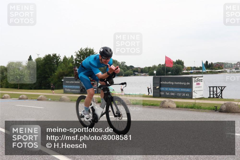 15.06.2025 - 27. Vierlanden-Triathlon H.Heesch http://msf.ph/oto/8008581 15.06.2025 10:48:30 Radfahren 14, 422 meine-sportfotos.de