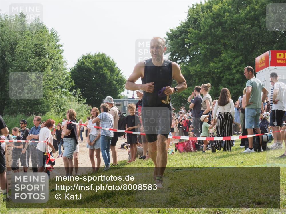 15.06.2025 - 27. Vierlanden-Triathlon KatJ http://msf.ph/oto/8008583 15.06.2025 10:06:55 Schwimmen 367, 386, 388, 396, 423, 429, 441, 457, 467 meine-sportfotos.de