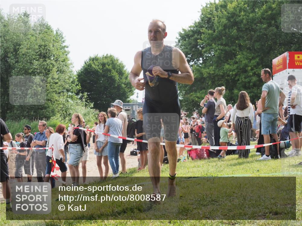 15.06.2025 - 27. Vierlanden-Triathlon KatJ http://msf.ph/oto/8008587 15.06.2025 10:06:56 Schwimmen 131, 367, 386, 388, 396, 423, 429, 441, 457, 467 meine-sportfotos.de