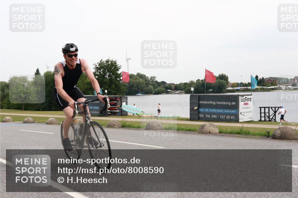 15.06.2025 - 27. Vierlanden-Triathlon H.Heesch http://msf.ph/oto/8008590 15.06.2025 10:48:38 Radfahren 376, 512 meine-sportfotos.de