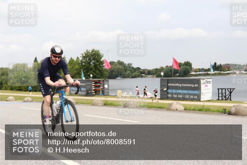 21.06.2025 - 27. Vierlanden-Triathlon H.Heesch http://msf.ph/oto/8008591 15.06.2025 12:17:20 Radfahren 696 meine-sportfotos.de