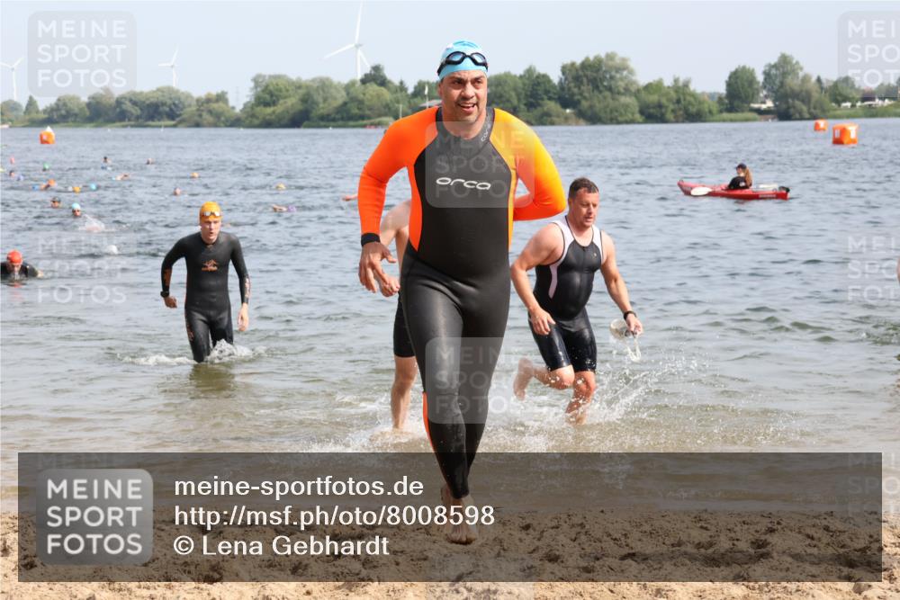 15.06.2025 - 27. Vierlanden-Triathlon Lena Gebhardt http://msf.ph/oto/8008598 15.06.2025 10:06:08 Schwimmen 362, 369, 370, 381, 410, 418, 448, 455 meine-sportfotos.de