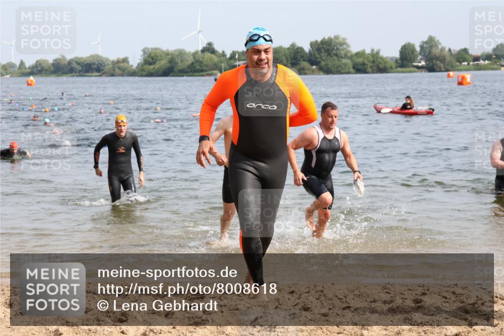 15.06.2025 - 27. Vierlanden-Triathlon Lena Gebhardt http://msf.ph/oto/8008618 15.06.2025 10:06:08 Schwimmen 362, 369, 370, 381, 410, 418, 448, 455 meine-sportfotos.de
