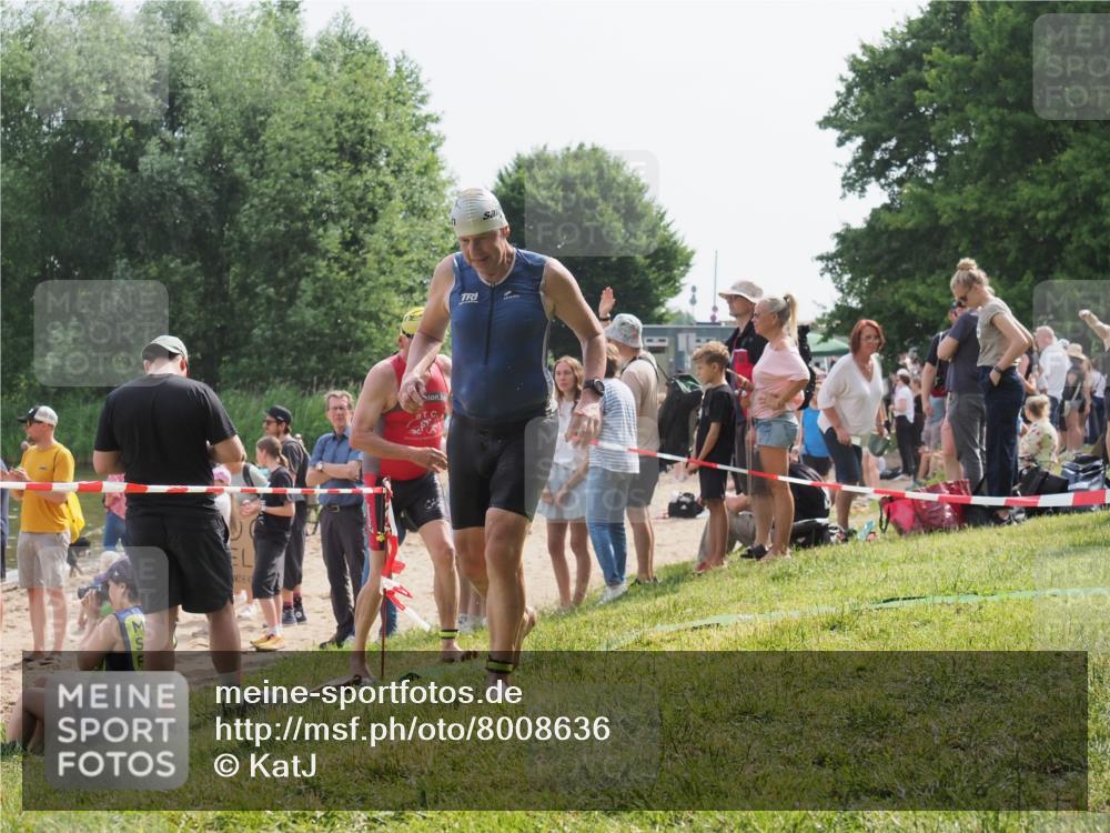 15.06.2025 - 27. Vierlanden-Triathlon KatJ http://msf.ph/oto/8008636 15.06.2025 10:07:00 Schwimmen 131, 367, 388, 396, 429, 457, 467 meine-sportfotos.de
