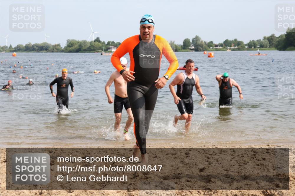 15.06.2025 - 27. Vierlanden-Triathlon Lena Gebhardt http://msf.ph/oto/8008647 15.06.2025 10:06:09 Schwimmen 362, 369, 370, 381, 418, 447, 448, 455 meine-sportfotos.de