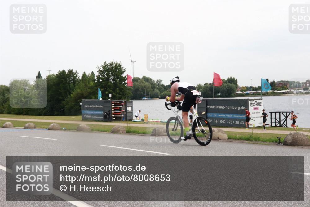 15.06.2025 - 27. Vierlanden-Triathlon H.Heesch http://msf.ph/oto/8008653 15.06.2025 10:49:09 Radfahren 469 meine-sportfotos.de