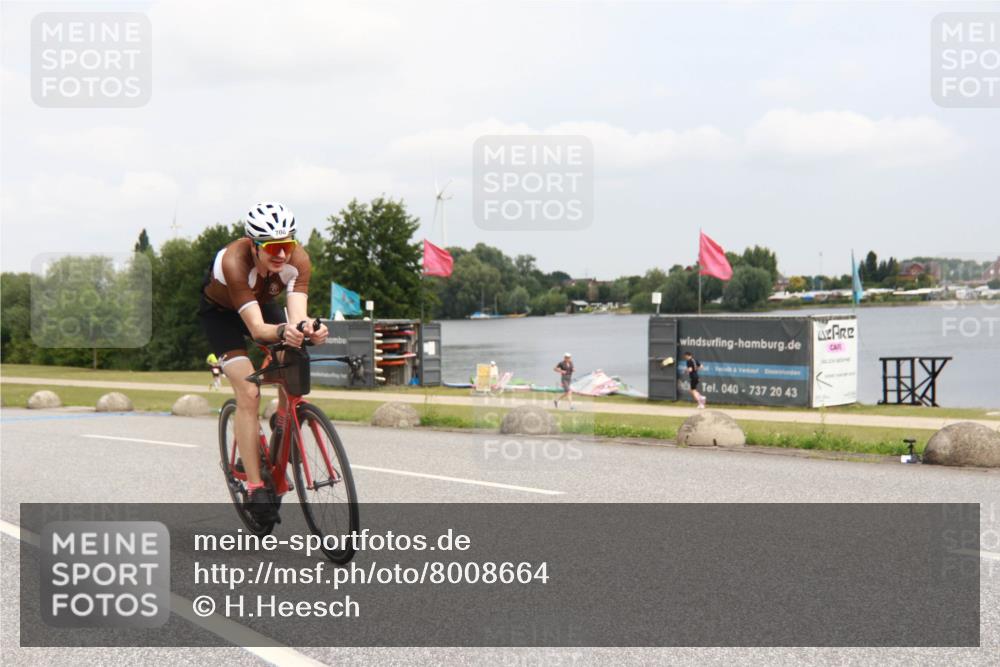 21.06.2025 - 27. Vierlanden-Triathlon H.Heesch http://msf.ph/oto/8008664 15.06.2025 12:18:51 Radfahren 708 meine-sportfotos.de