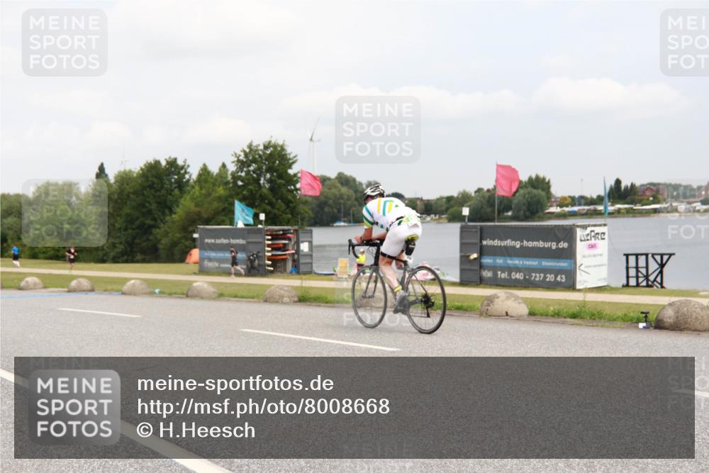21.06.2025 - 27. Vierlanden-Triathlon H.Heesch http://msf.ph/oto/8008668 15.06.2025 12:18:56 Radfahren 708 meine-sportfotos.de