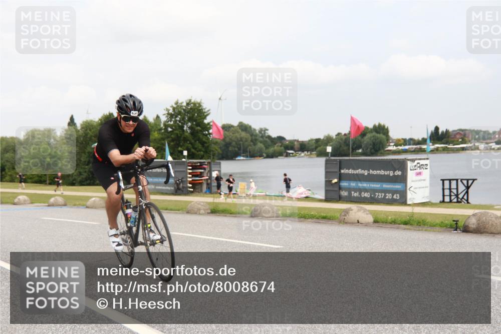 21.06.2025 - 27. Vierlanden-Triathlon H.Heesch http://msf.ph/oto/8008674 15.06.2025 12:19:04 Radfahren 636, 694, 806 meine-sportfotos.de