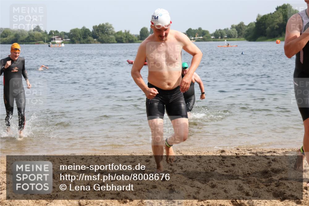 15.06.2025 - 27. Vierlanden-Triathlon Lena Gebhardt http://msf.ph/oto/8008676 15.06.2025 10:06:11 Schwimmen 362, 369, 370, 381, 418, 447, 448, 455 meine-sportfotos.de