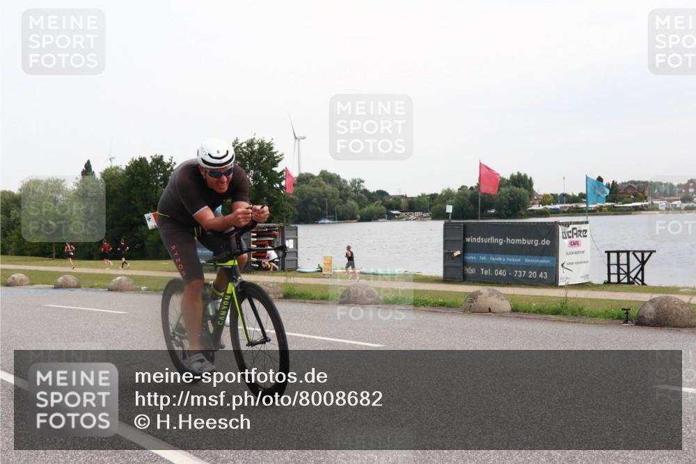 15.06.2025 - 27. Vierlanden-Triathlon H.Heesch http://msf.ph/oto/8008682 15.06.2025 10:49:19 Radfahren 6, 29, 447 meine-sportfotos.de