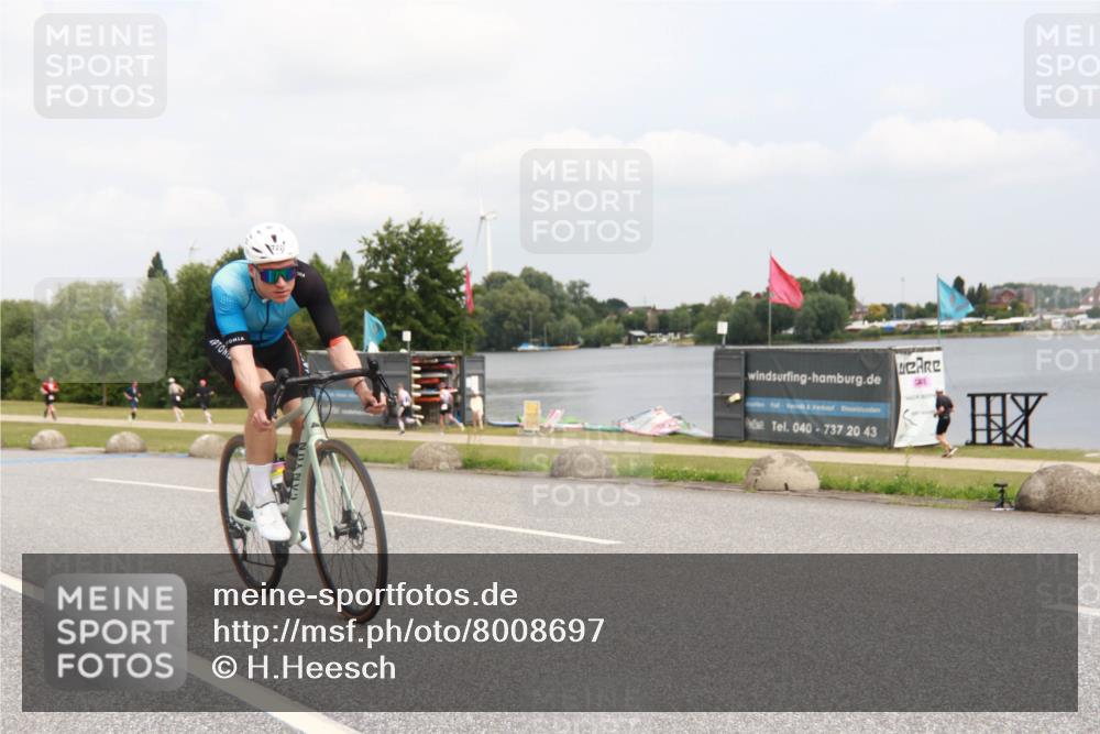 21.06.2025 - 27. Vierlanden-Triathlon H.Heesch http://msf.ph/oto/8008697 15.06.2025 12:19:17 Radfahren 722, 973 meine-sportfotos.de