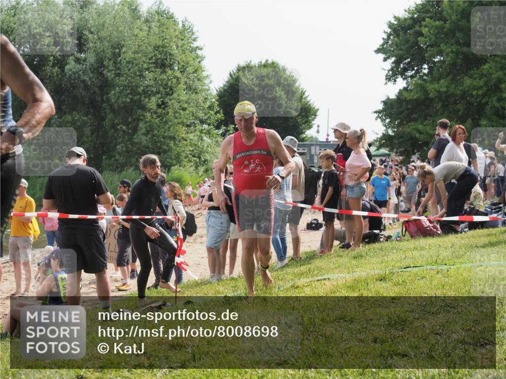 15.06.2025 - 27. Vierlanden-Triathlon KatJ http://msf.ph/oto/8008698 15.06.2025 10:07:02 Schwimmen 131, 376, 396, 429, 467 meine-sportfotos.de
