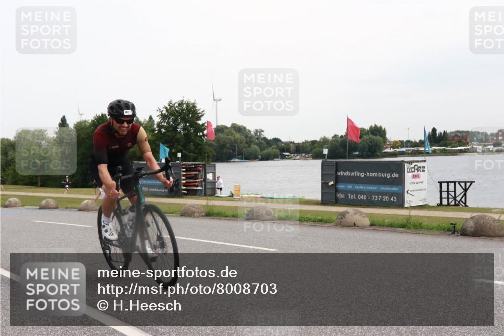 15.06.2025 - 27. Vierlanden-Triathlon H.Heesch http://msf.ph/oto/8008703 15.06.2025 10:49:42 Radfahren 4, 407 meine-sportfotos.de